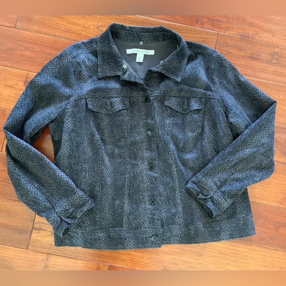 Jones New York Denim Jacket Size 1X Button Front Black Gray Snake Print Stretch